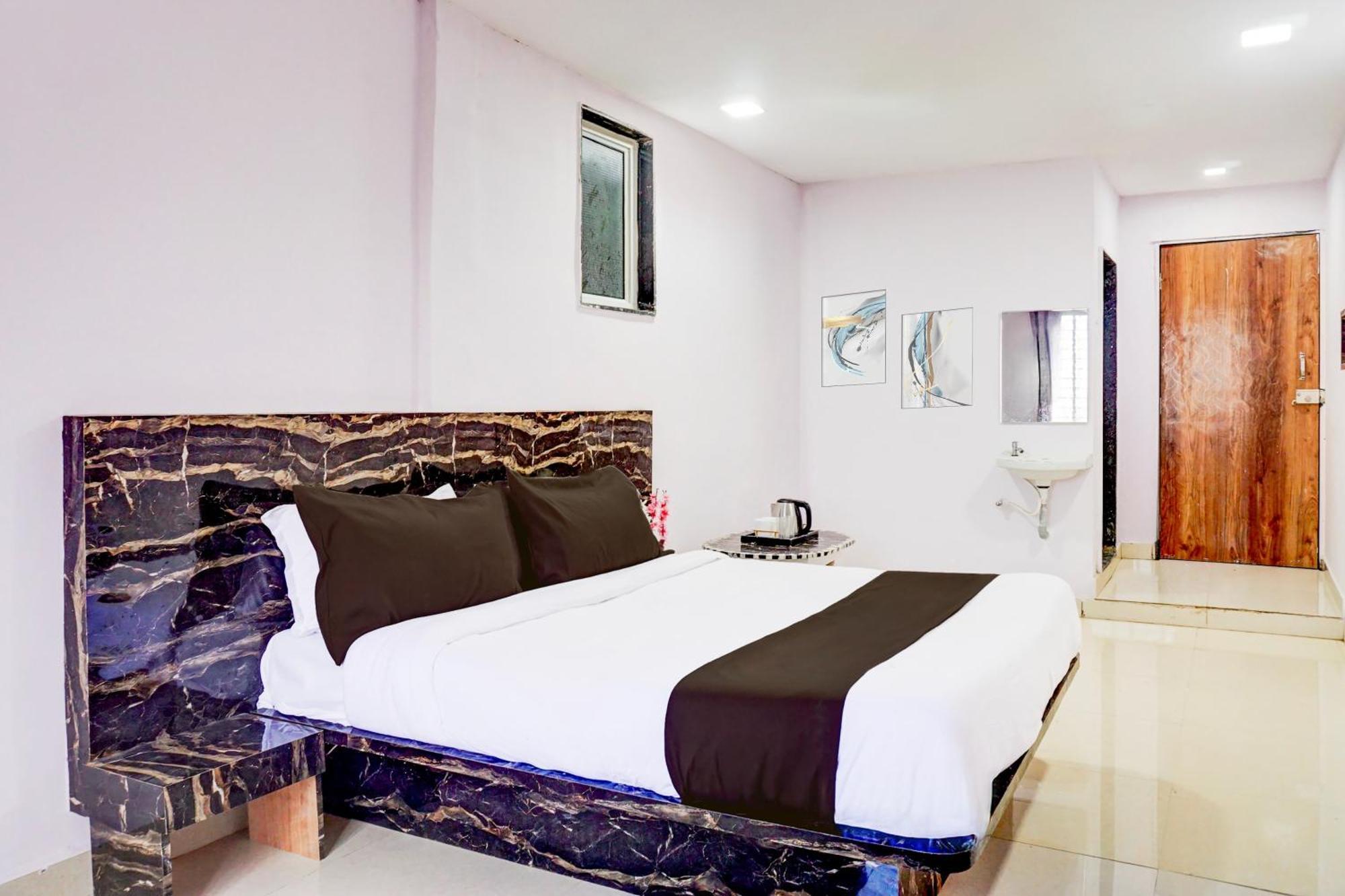 Hotel O Silver Inn Хинджавади Экстерьер фото