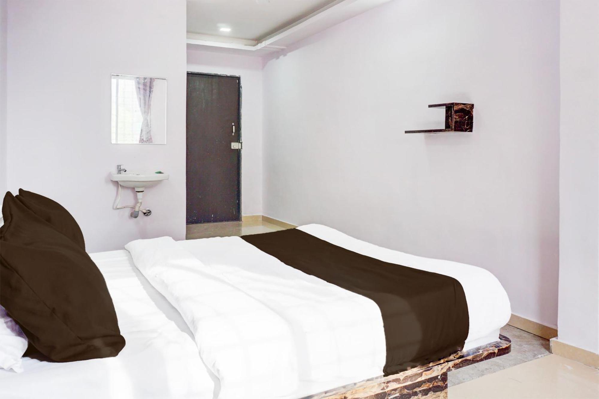 Hotel O Silver Inn Хинджавади Экстерьер фото